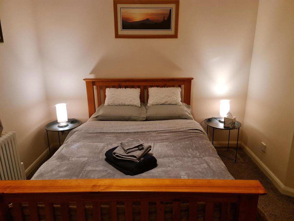 Comfortable 2 Bed Townhouse. Near To Amenities. Appartement Beith Buitenkant foto